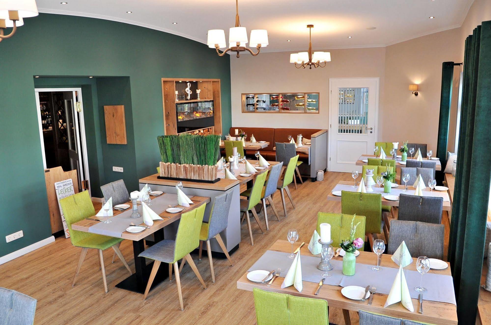 Hotel Restaurant Buergerklause Tapken Garrel Exteriör bild