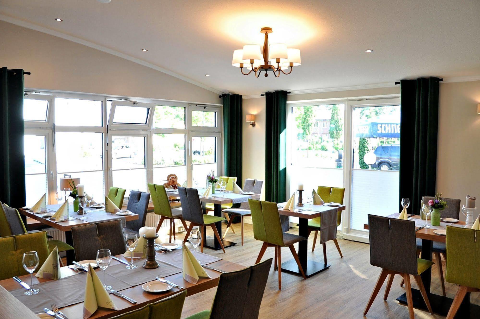 Hotel Restaurant Buergerklause Tapken Garrel Exteriör bild