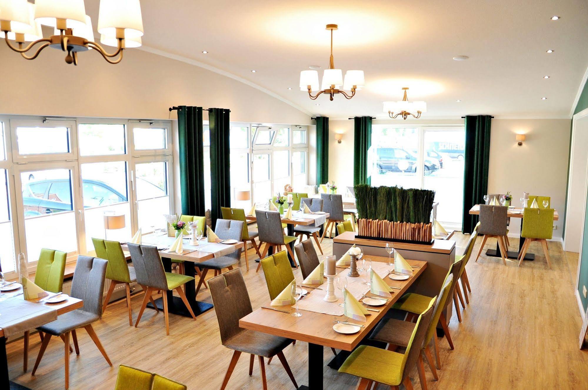 Hotel Restaurant Buergerklause Tapken Garrel Exteriör bild