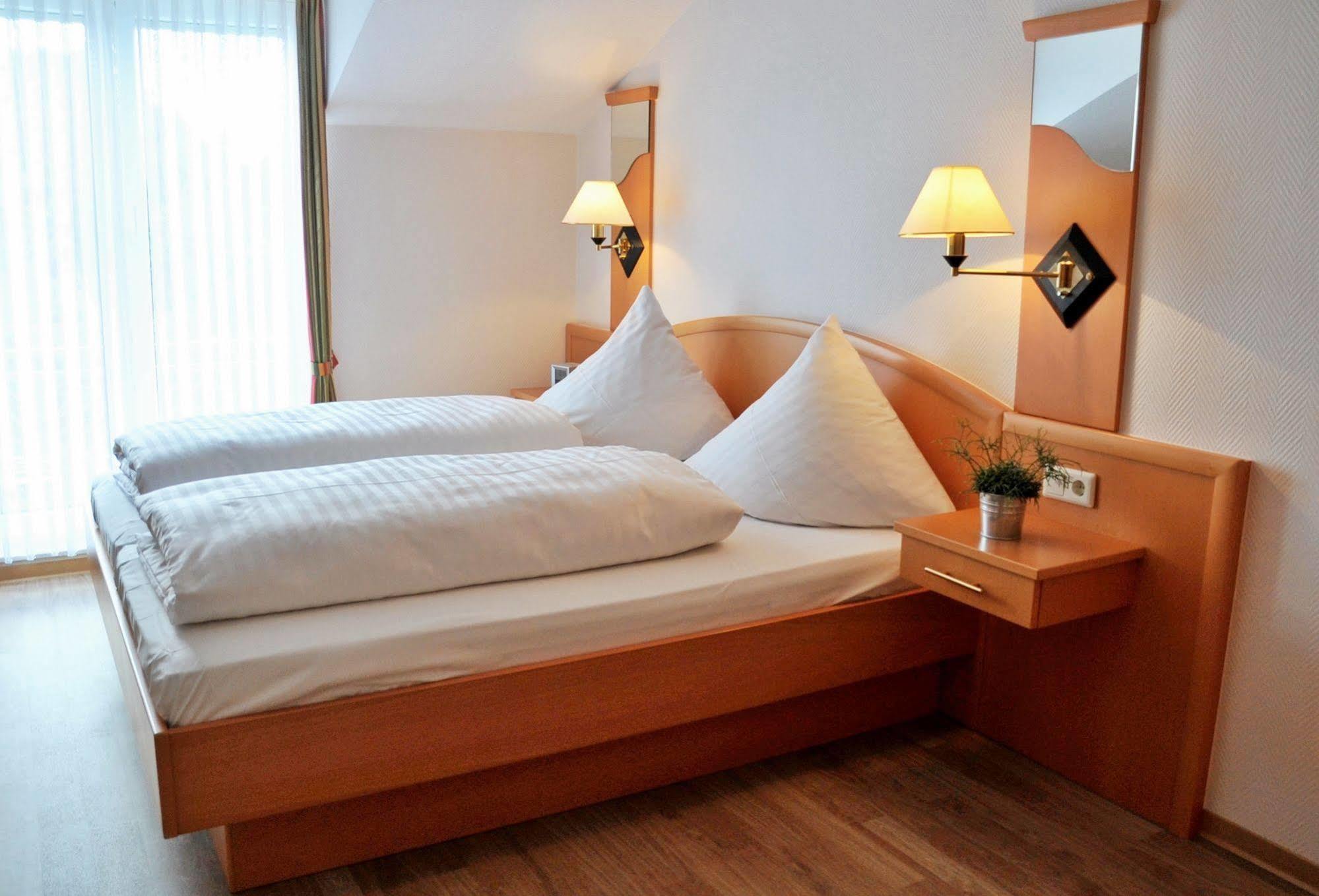 Hotel Restaurant Buergerklause Tapken Garrel Exteriör bild